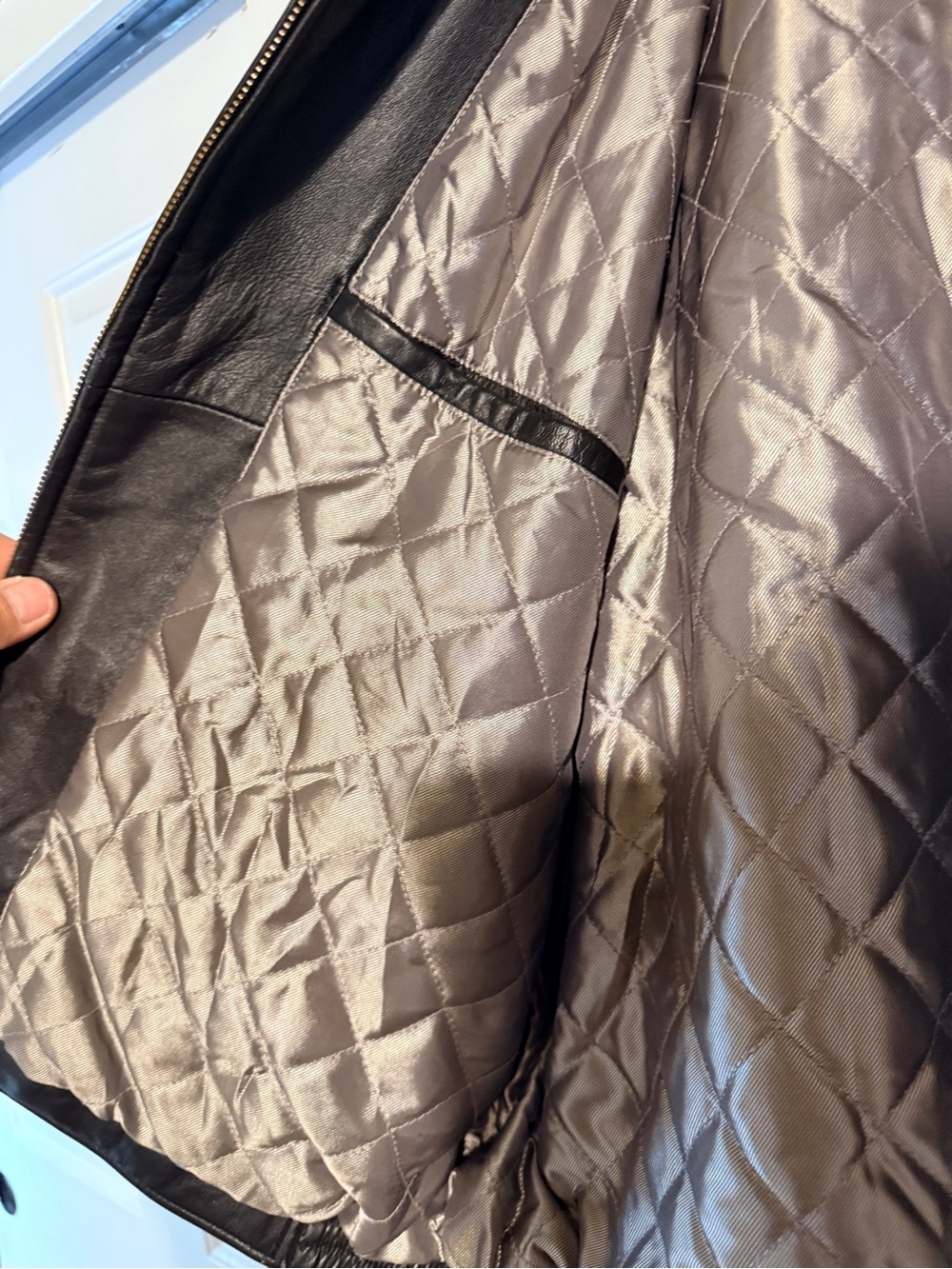 Super Soft and stylish 100% Leather jacket (except for trim) - Picture 5 of 10